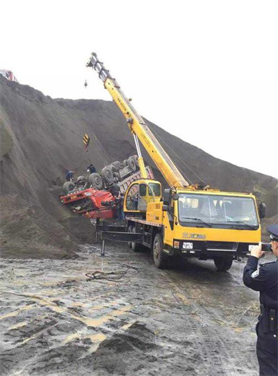 石柱上犹道路救援